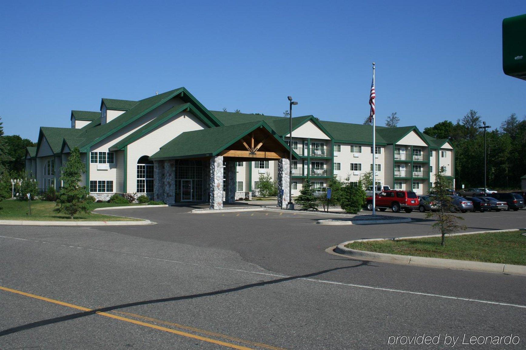 Baymont By Wyndham Baxter/Brainerd Area Hotel Exterior photo